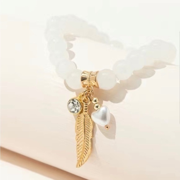 🆕 White Jade Crystal Beaded Leaf Pendant Bracelet - Picture 3 of 5